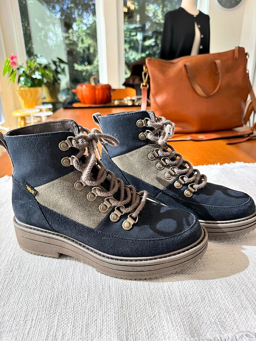 Teva Women's Midform Patchwork Lace up boots   Size 8